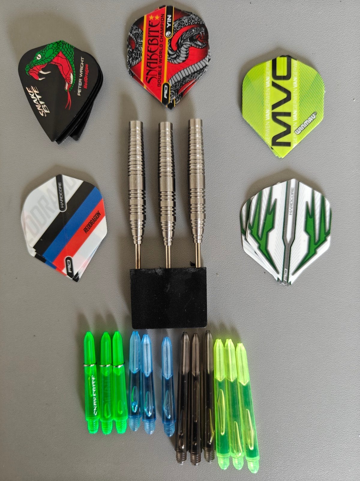Spectre Darts 23g met extra shafts en flights, Ophalen of Verzenden, Zo goed als nieuw, Pijlen