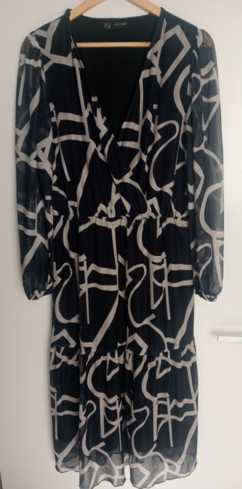 Nieuwe lange zwart met grijze jurk maat 44/46 Bodyflirt, Kleding | Dames, Zwart, Maat 42/44 (L), Nieuw, Ophalen of Verzenden