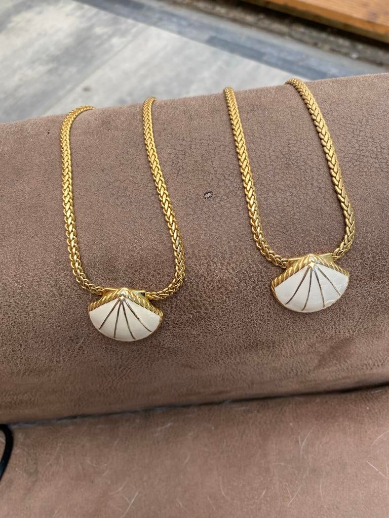 Gouden kettingen met schelp hanger, Ophalen of Verzenden, Zo goed als nieuw, Goud, Met hanger