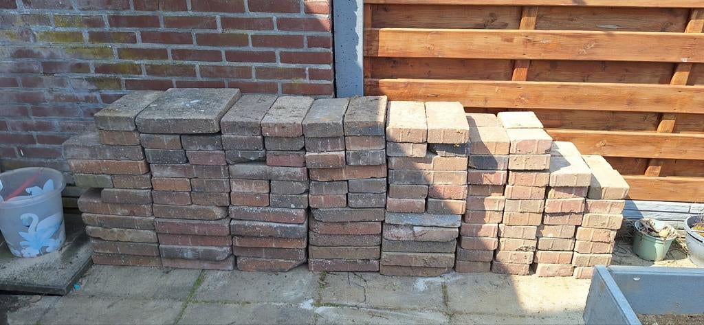 Gratis af te halen: Terras stenen rood/blauw (ca. 12 m²), Ophalen, Gebruikt, Beton, Klinkers