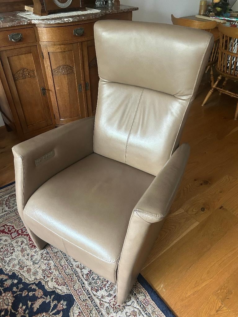 Mooie Prominent volledig functionerende sta op / relaxstoel, Ophalen, Gebruikt, Leer, 50 tot 75 cm