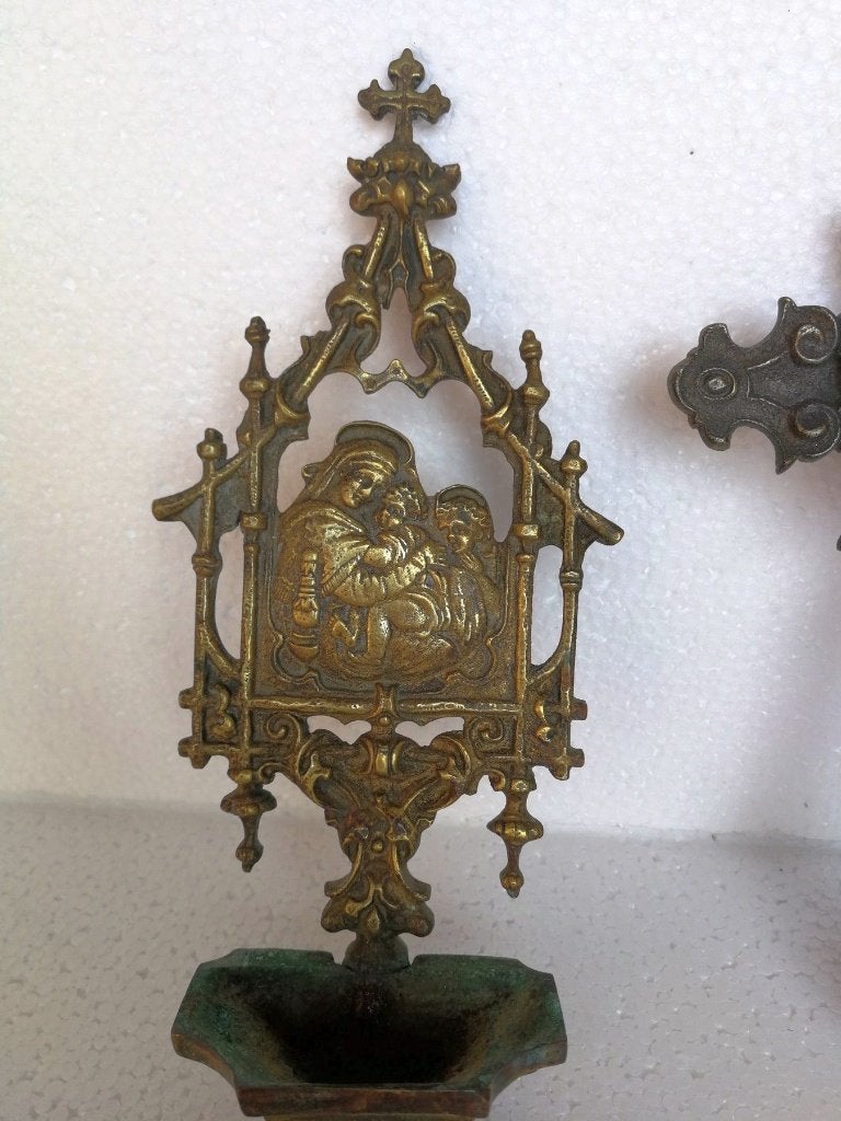 2 heiligwaterbekkens en een kruisbeeld - Brons - 1850-1900, Ophalen of Verzenden