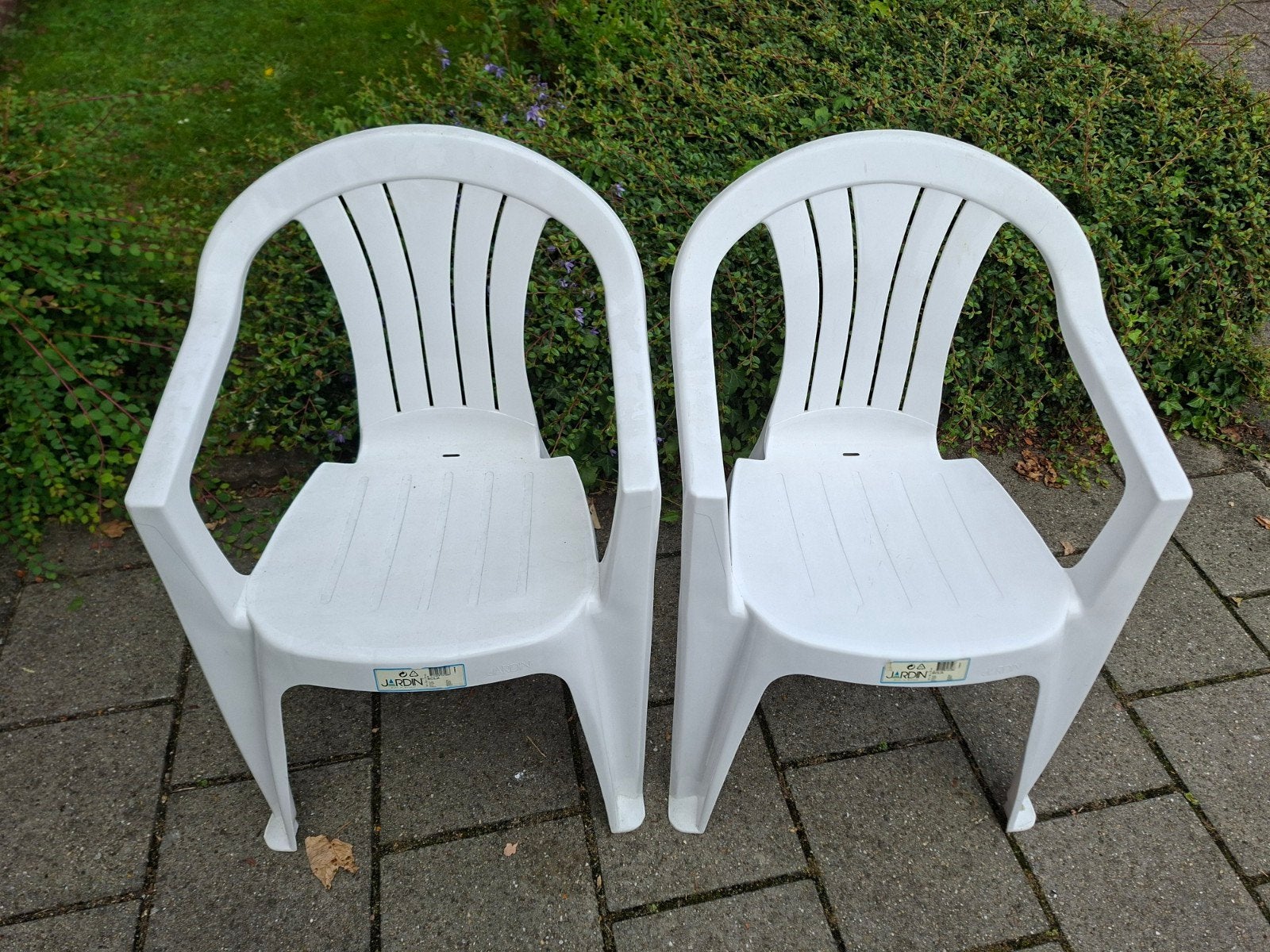 4 witte kunststof tuinstoelen, stapelbaar, Ophalen, Gebruikt, Kunststof, Stapelbaar