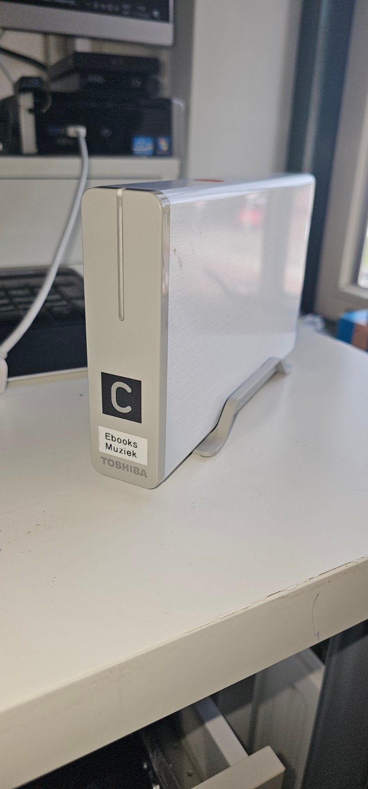 Toshiba Externe HDD 1 TB - Klein deukje in behuizing, HDD, Ophalen of Verzenden, Desktop, 1 TB