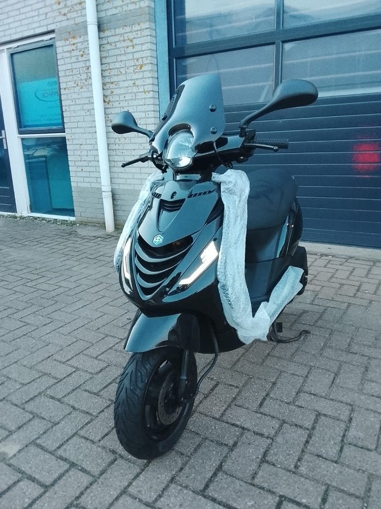 Piaggio Zip 4T Snor Glans Zwart | Full Options | Garantie ✅, Maximaal 45 km/u, N.V.T., Zo goed als nieuw, 50 cc