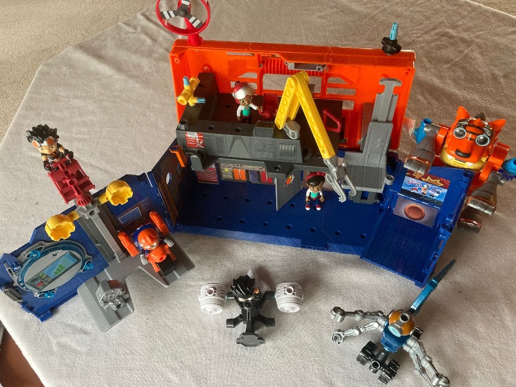 Rusty Rivets, Ophalen of Verzenden, Zo goed als nieuw