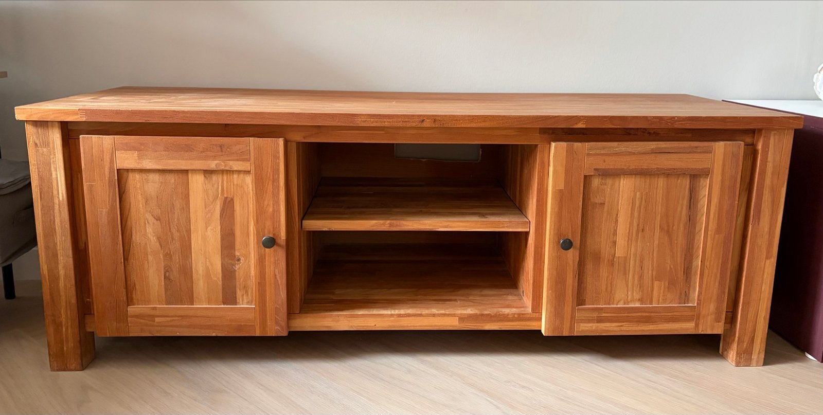 Massief teak houten tv-meubel - 140x50x50 cm, Gebruikt, 100 tot 150 cm, Ophalen of Verzenden, Minder dan 100 cm