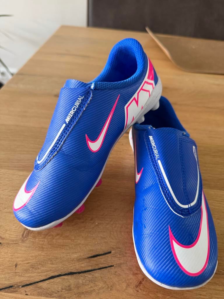 Nike Mercurial Voetbalschoenen - Maat 31 (EU), Maat XS of kleiner, Ophalen, Zo goed als nieuw, Schoenen