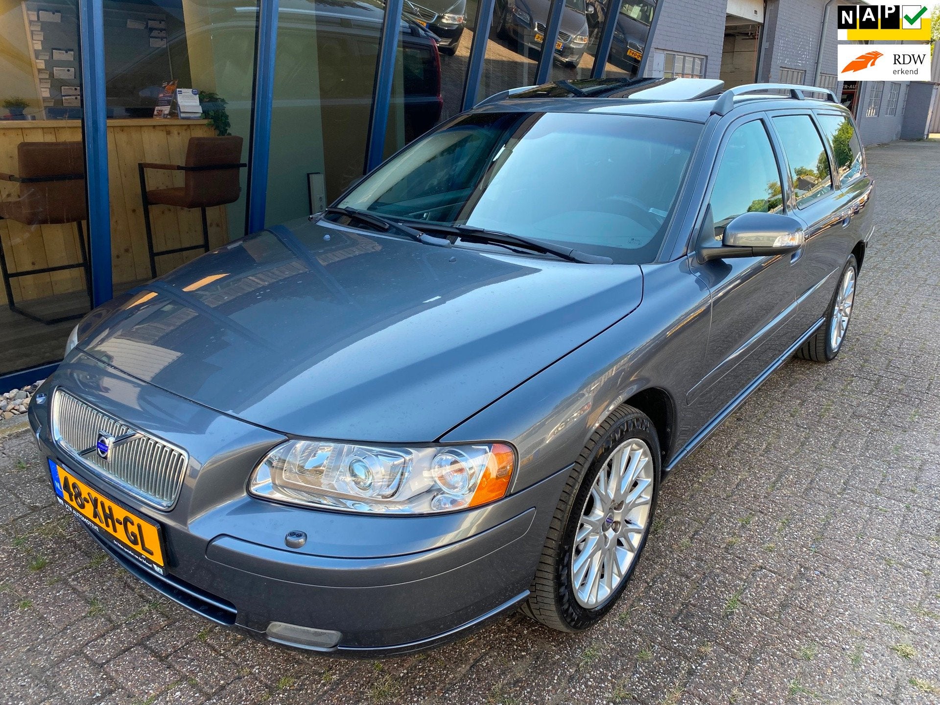 Volvo V70 2.4 Edition Sport LEER / NAVI / SUNROOF, Auto's, Volvo, Voorwielaandrijving, Zwart, 1470 kg, Euro 4