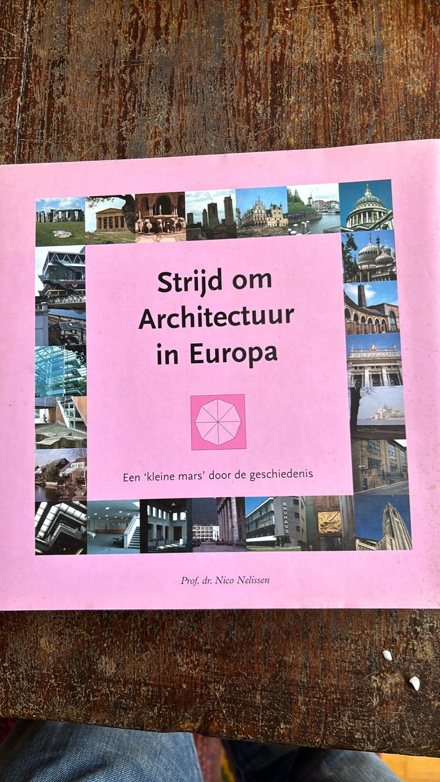 Strijd om Architectuur in Europa - Prof. dr. Nico Nelissen, Ophalen of Verzenden, Gelezen, Architectuur algemeen