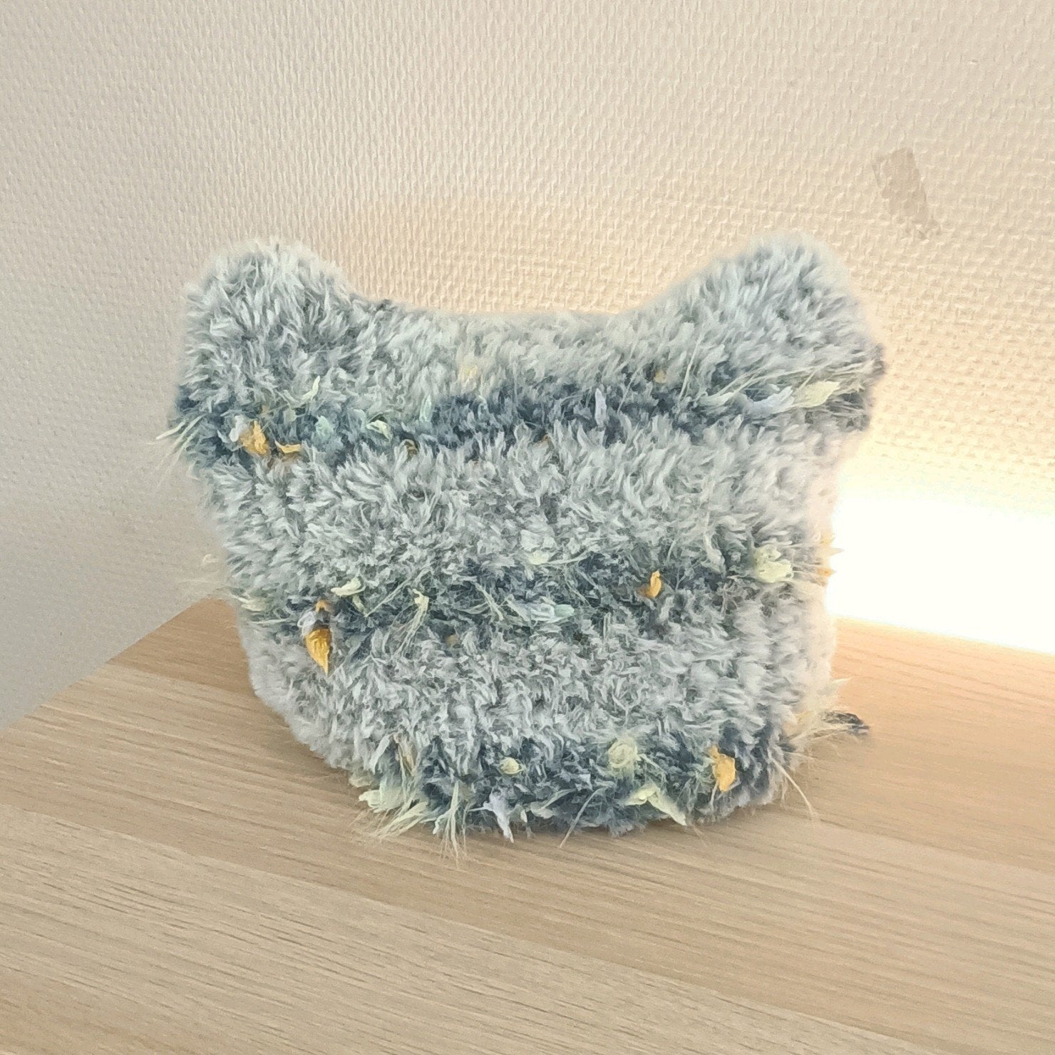handgemaakte muts met oortjes blauw, Ophalen of Verzenden, Zo goed als nieuw, Maat 36 (S), Muts