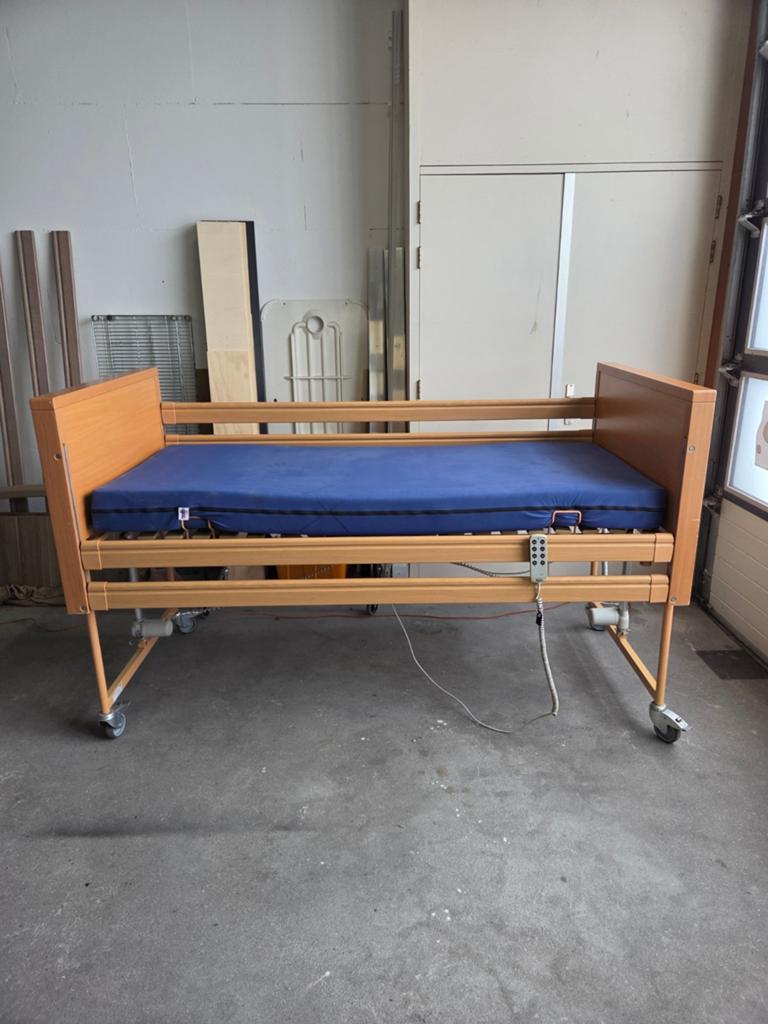 Zorgbed / verpleegbed / hoog laag bed, Diversen, Verpleegmiddelen, Ophalen