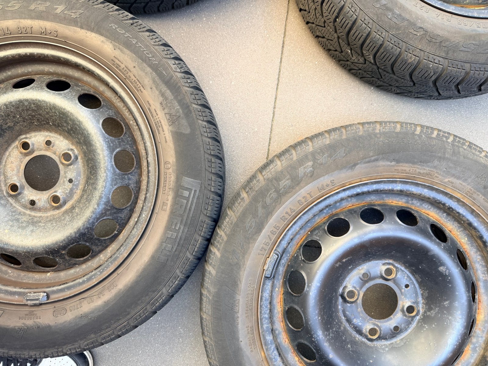 Fiat 500 winterbanden op stalen velg - 175/65 R14 4x98, Auto diversen, Ophalen, Gebruikt