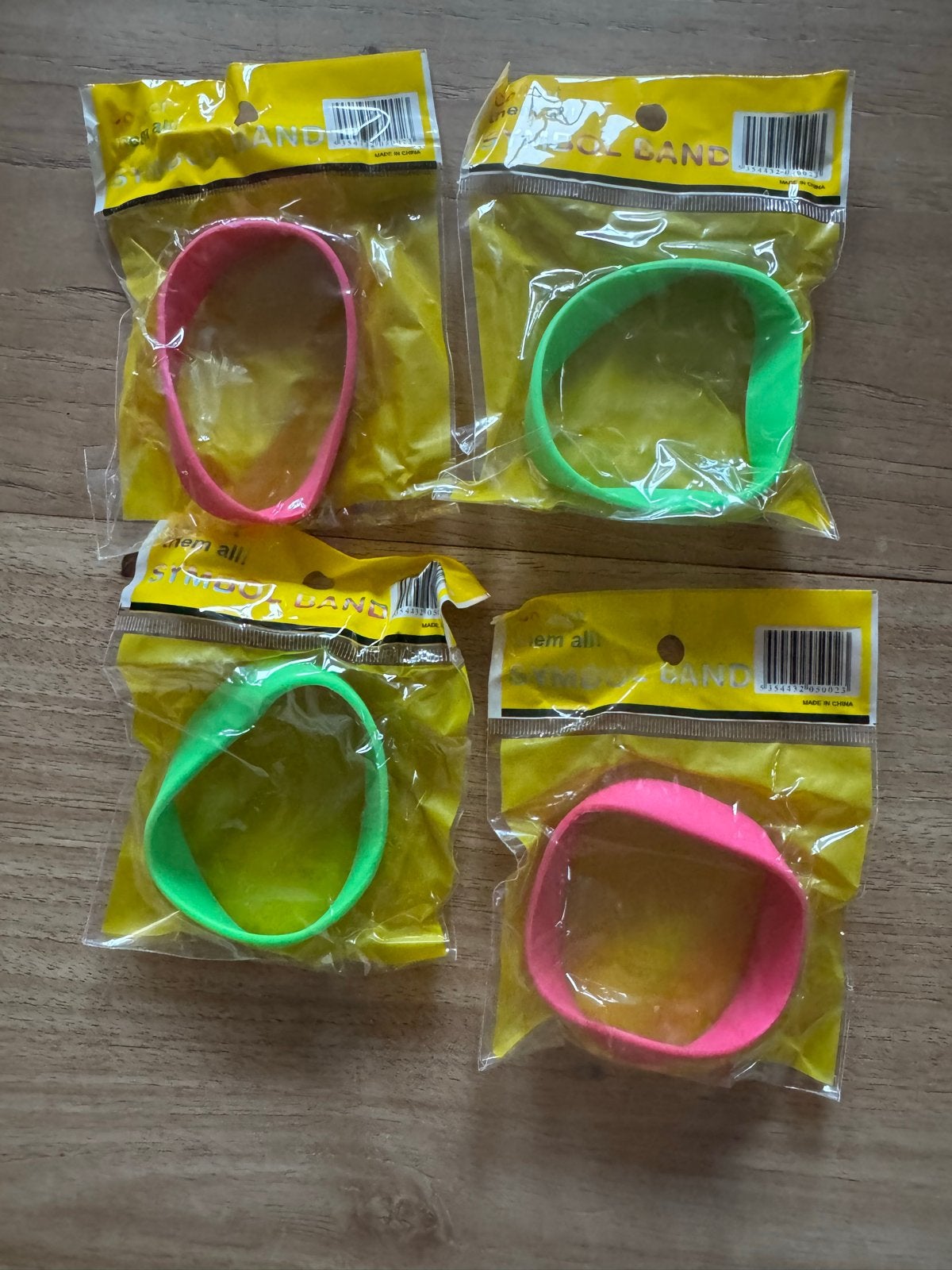 Set van 4 siliconen polsbandjes - Roze en Groen, Ophalen of Verzenden, Nieuw, Overige kleuren, Overige materialen