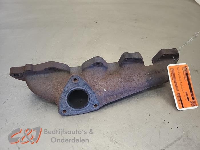 Uitlaatspruitstuk van een Ford Transit