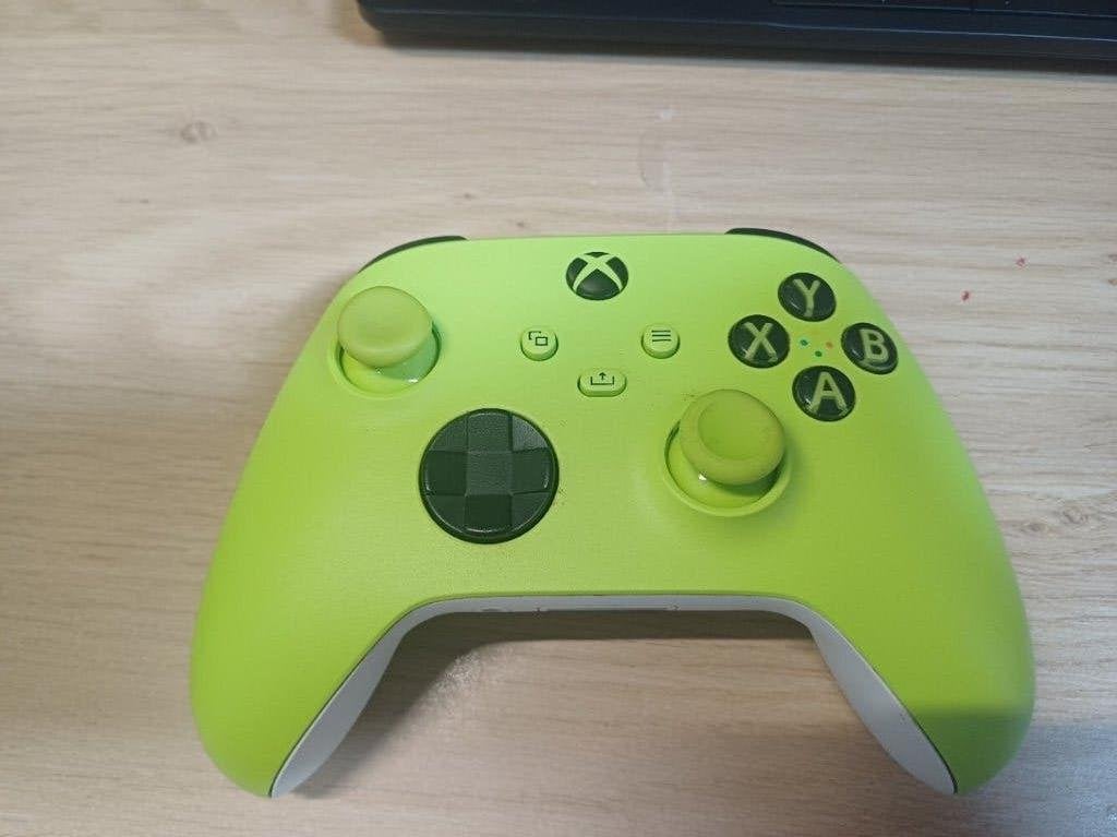 Xbox Series Controller - Lichtgroen, Spelcomputers en Games, Ophalen of Verzenden, Zo goed als nieuw, Controller, Xbox Series S