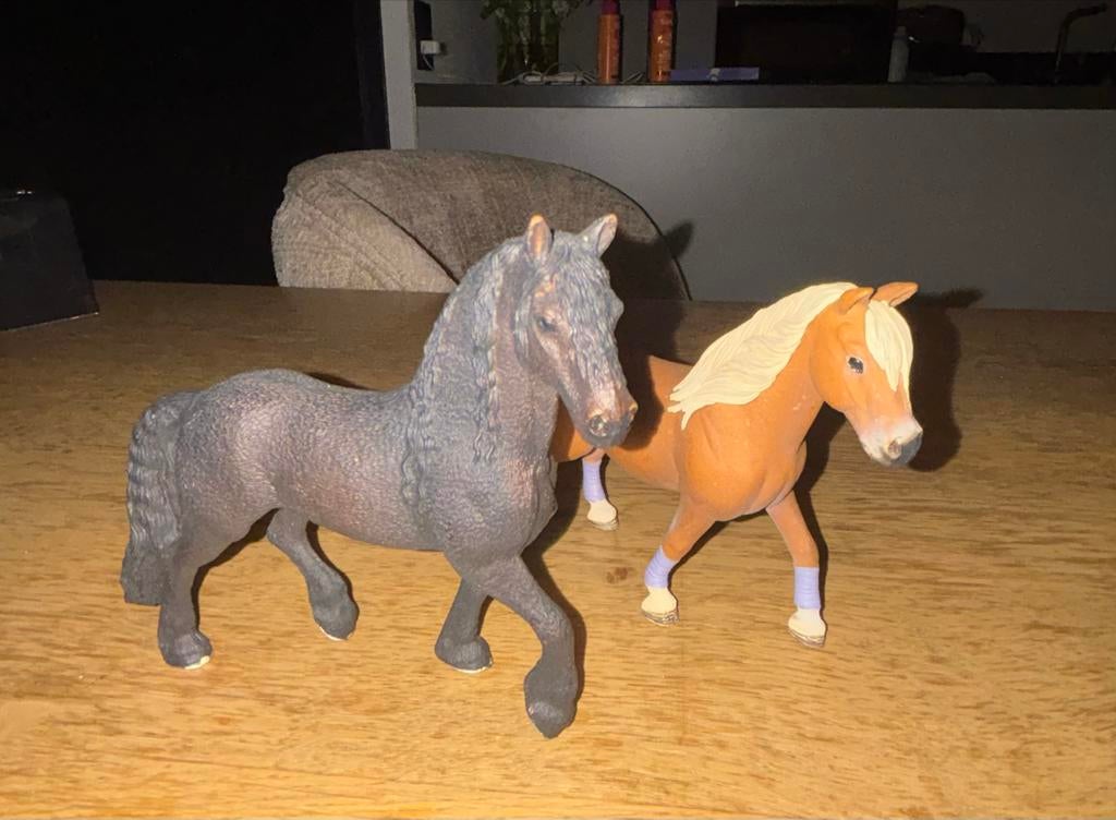 Schleich paarden set: Fries en Haflinger, Ophalen of Verzenden, Zo goed als nieuw