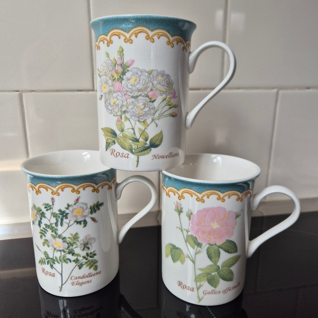 Kent Pottery 3 bone china mokken met rozen decor, Huis en Inrichting, Ophalen of Verzenden, Zo goed als nieuw, Overige stijlen