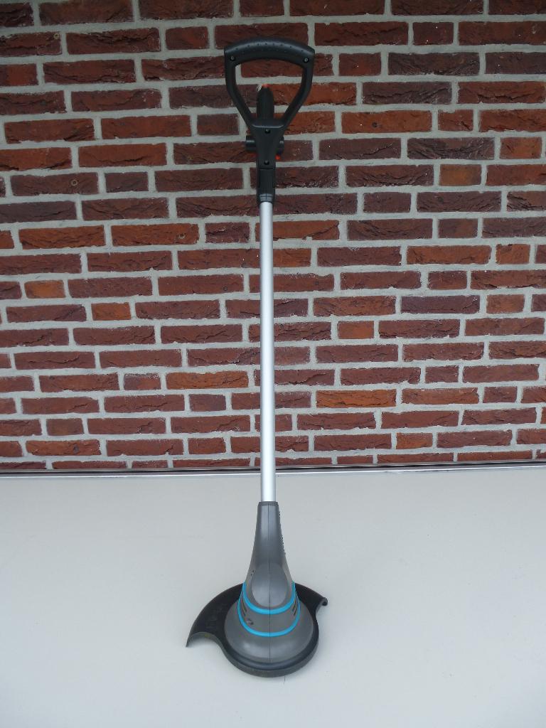 Gardena accutrimmer +accu + lader + extra messen | z.g.a.n., Tuin en Terras, Grastrimmers, Ophalen, Wolf Garten, Gardena, Accu