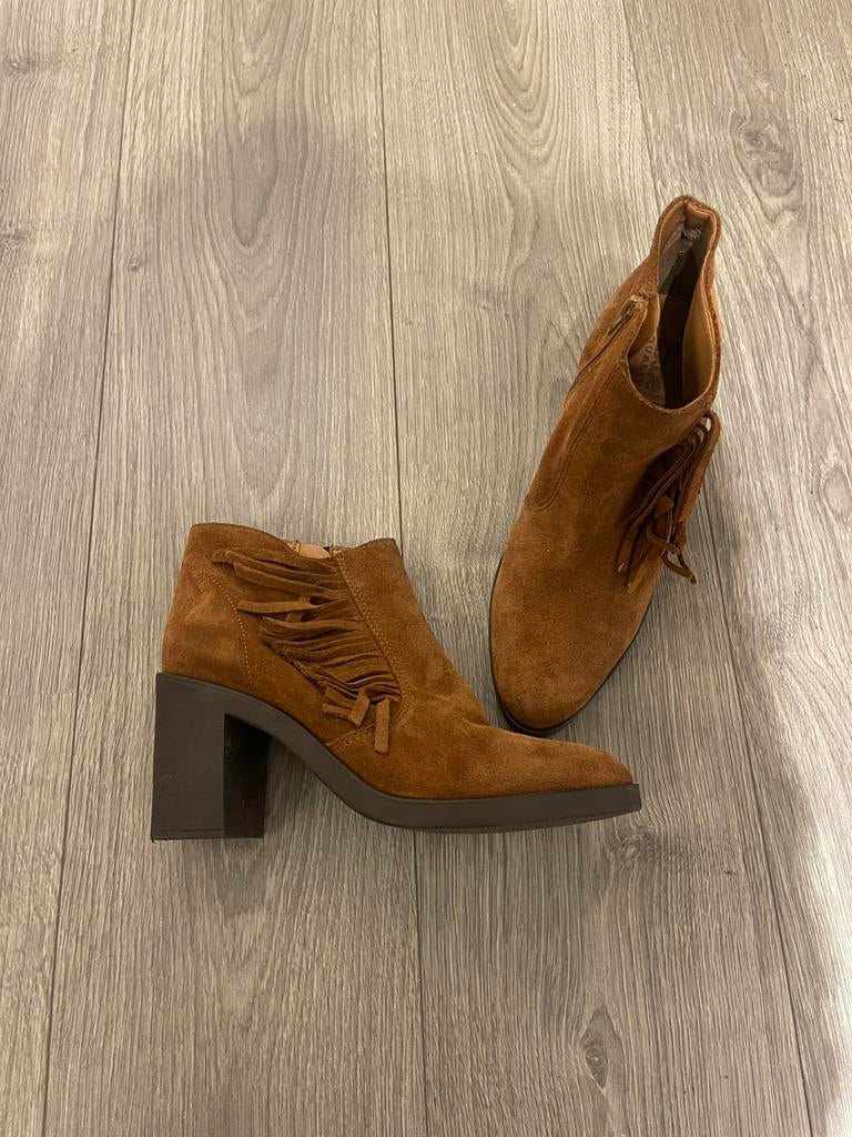 Excellent bruine suede laarsjes  met franjers maat 40, Bruin, Lage of Enkellaarzen, Ophalen of Verzenden, Zo goed als nieuw