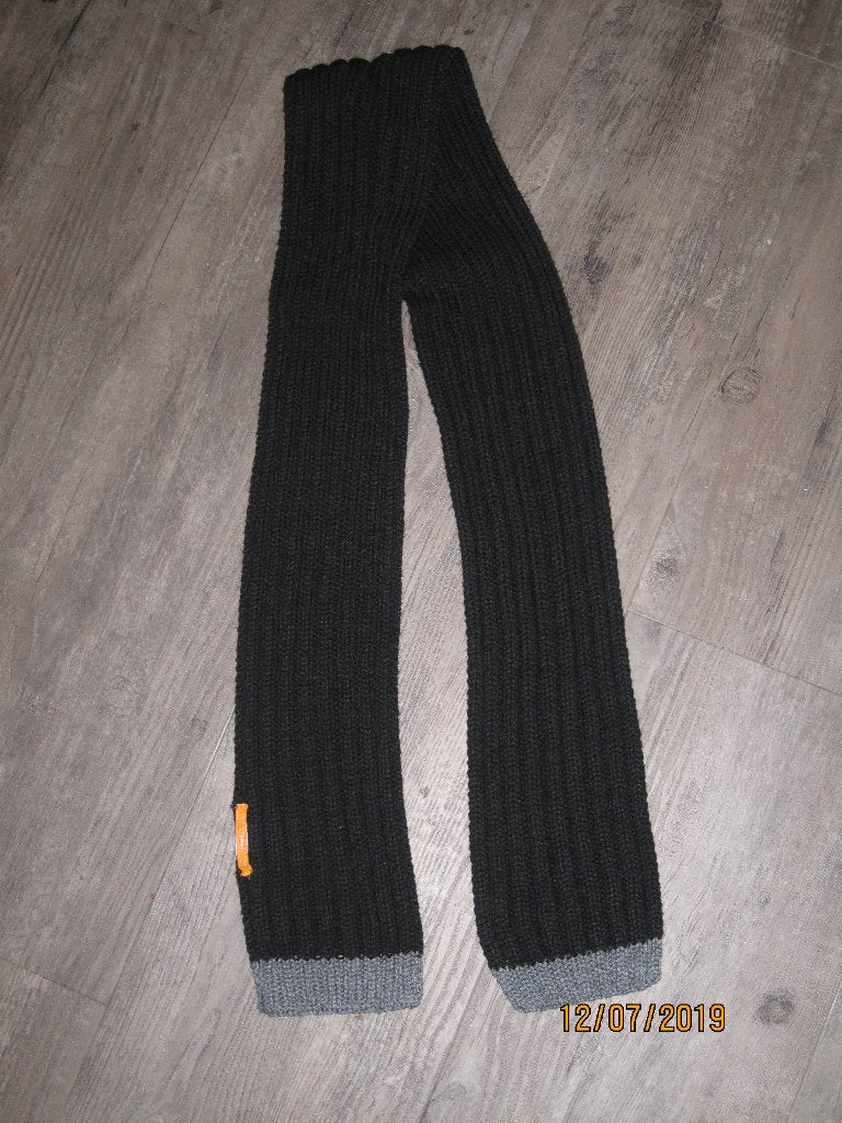 Hema zwart met grijze sjaal, Kinderen en Baby's, Kinderkleding | Mutsen, Sjaals en Handschoenen, Gebruikt, Ophalen of Verzenden