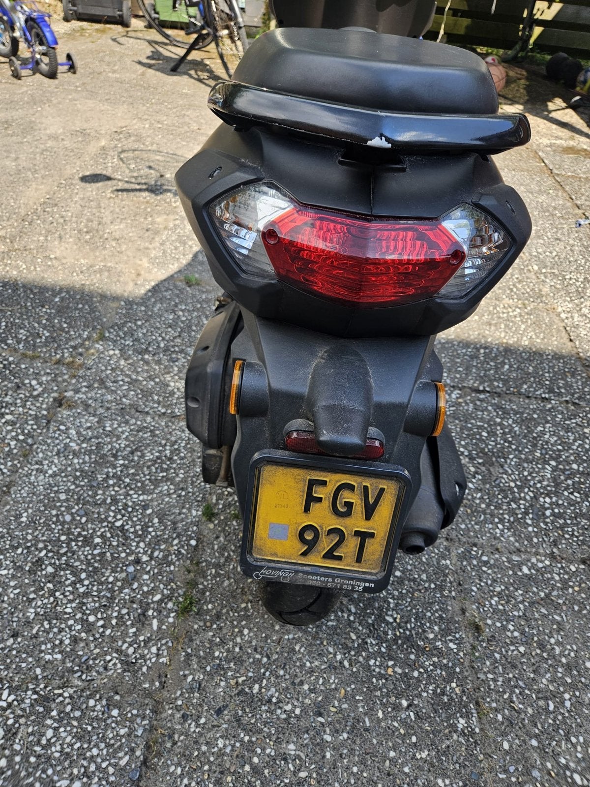 Peugeot Kisbee Streetzone Scooter - Zwart, Fietsen en Brommers, Scooters | Peugeot, Gebruikt, Overige modellen, Maximaal 45 km/u