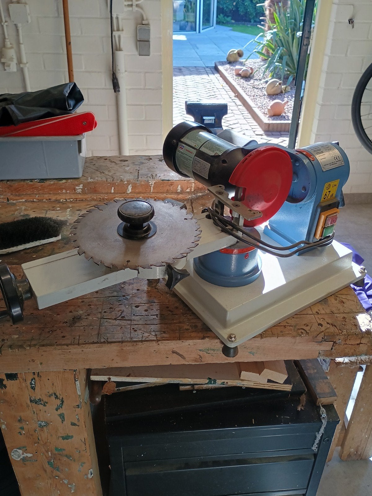 HBM Widia Zaagbladslijpmachine - Nieuw Model, Ophalen, Zo goed als nieuw, Minder dan 700 watt, Werkbankslijpmachine