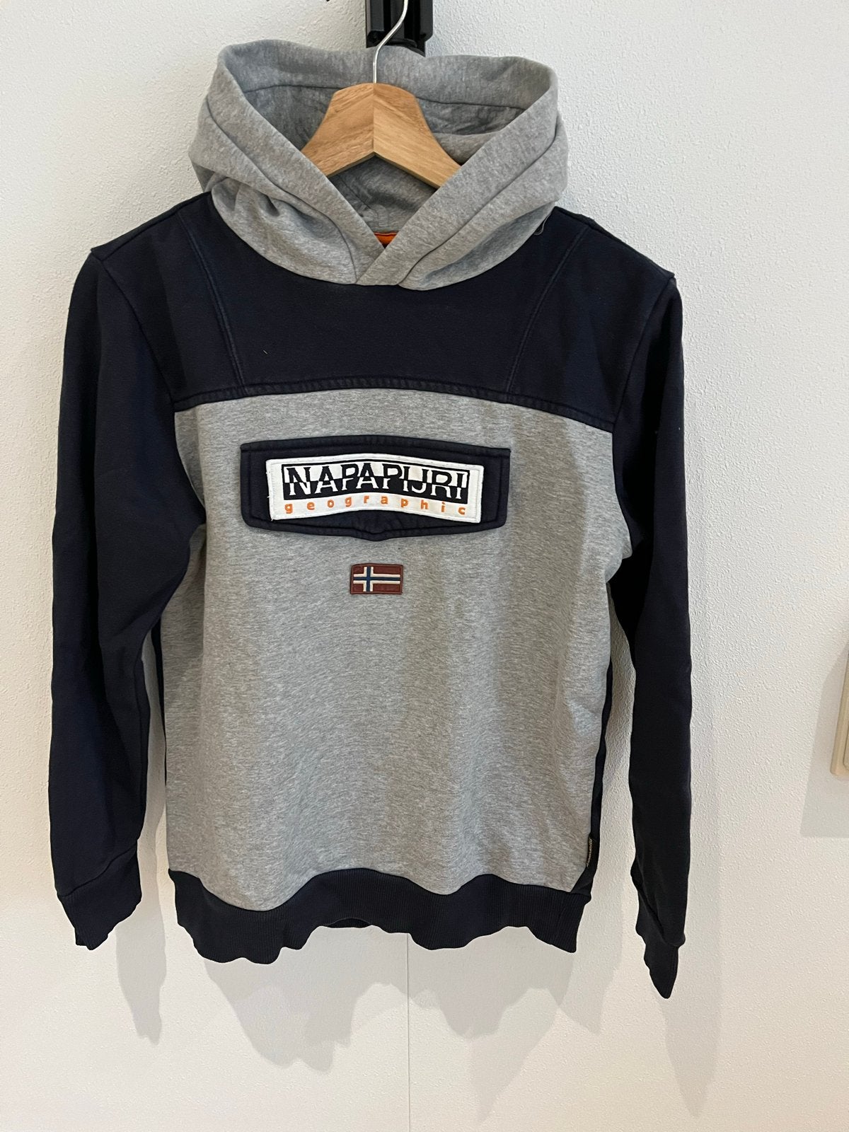 Napapijri Geographic Hoodie - Grijs/Donkerblauw, Ophalen of Verzenden, Jongen of Meisje, Trui of Vest