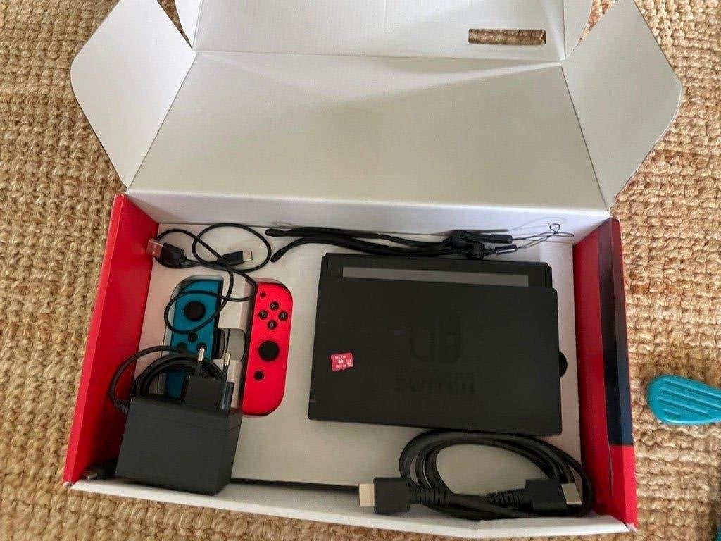 Nintendo Switch compleet met spellen in doos, Met games, Met 2 controllers, Ophalen of Verzenden, Zo goed als nieuw
