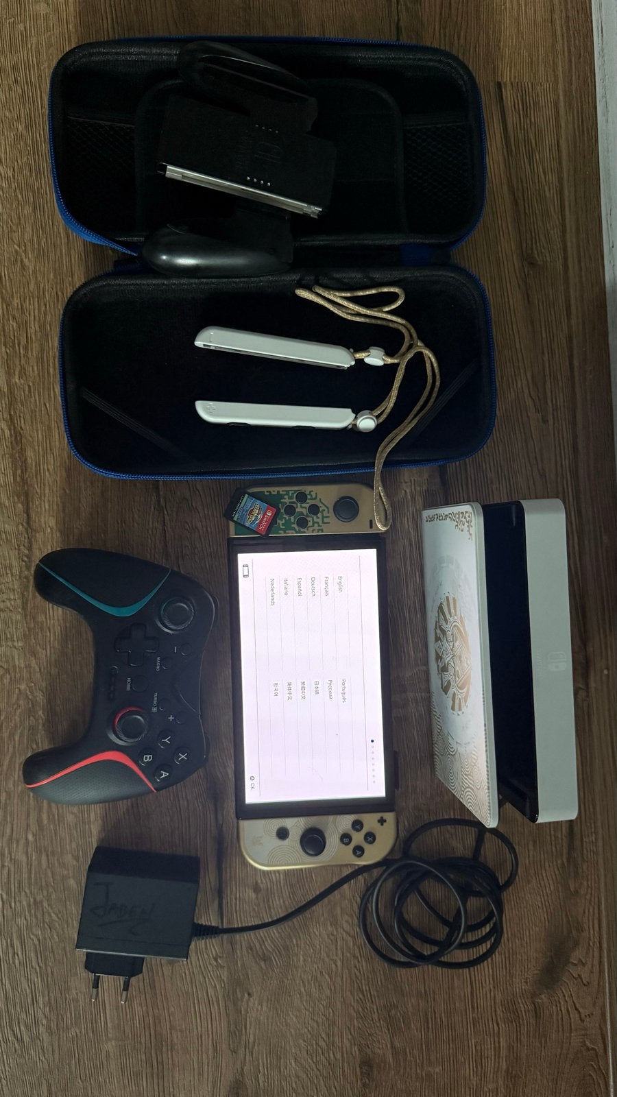 Nintendo Switch OLED Zelda Edition met extra controller en g, Spelcomputers en Games, Spelcomputers | Nintendo Switch, Zo goed als nieuw