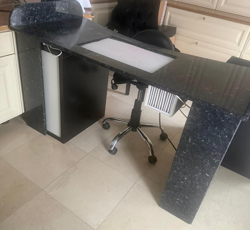 Mooie marmere nagel tafel, Ophalen of Verzenden