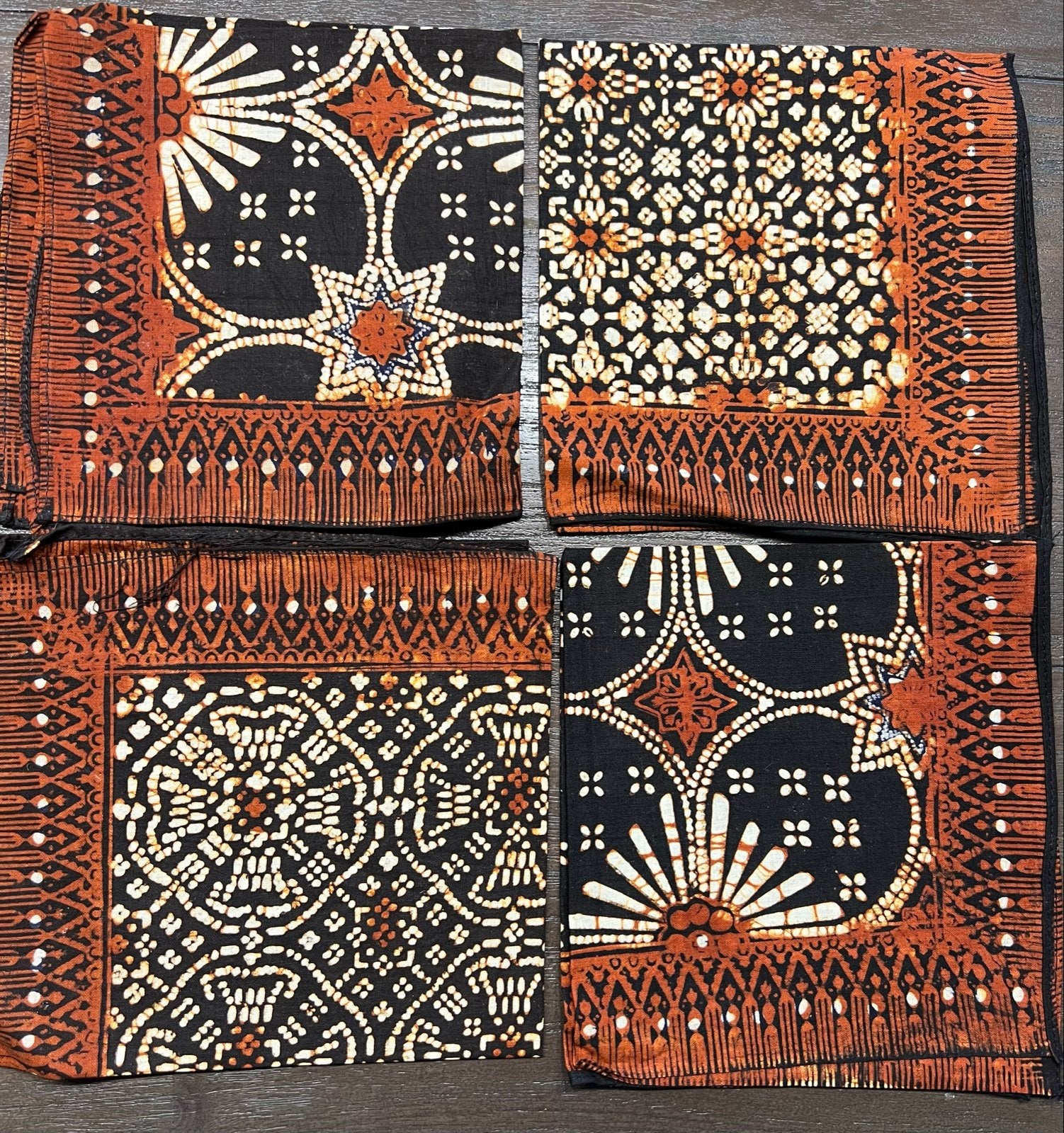 Vintage Indonesisch Batik Tafelkleed met 4 Servetten (1980), 135 cm, Nieuw, Ophalen of Verzenden, Katoen
