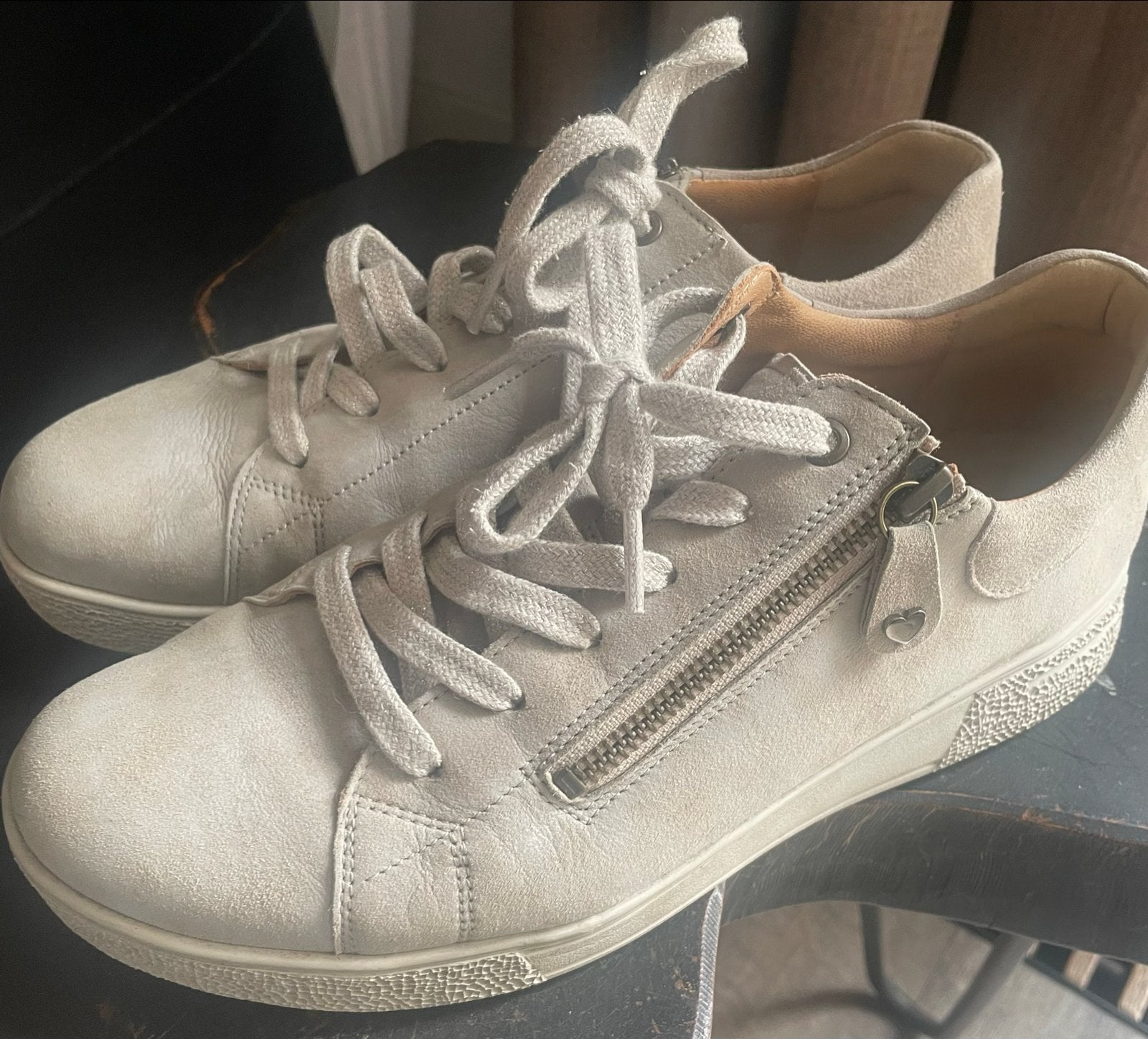 Hartjes sneakers, maat 7 (40)zo goed als nieuw, Ophalen of Verzenden, Zo goed als nieuw, Beige, Sneakers of Gympen