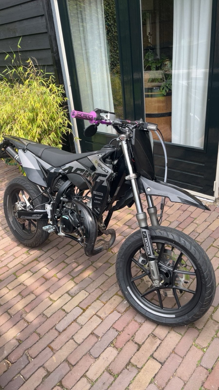 Sherco sm-r 50 blackmoon (2025), Fietsen en Brommers, 6 versnellingen, Zo goed als nieuw, 50 cc, Ophalen