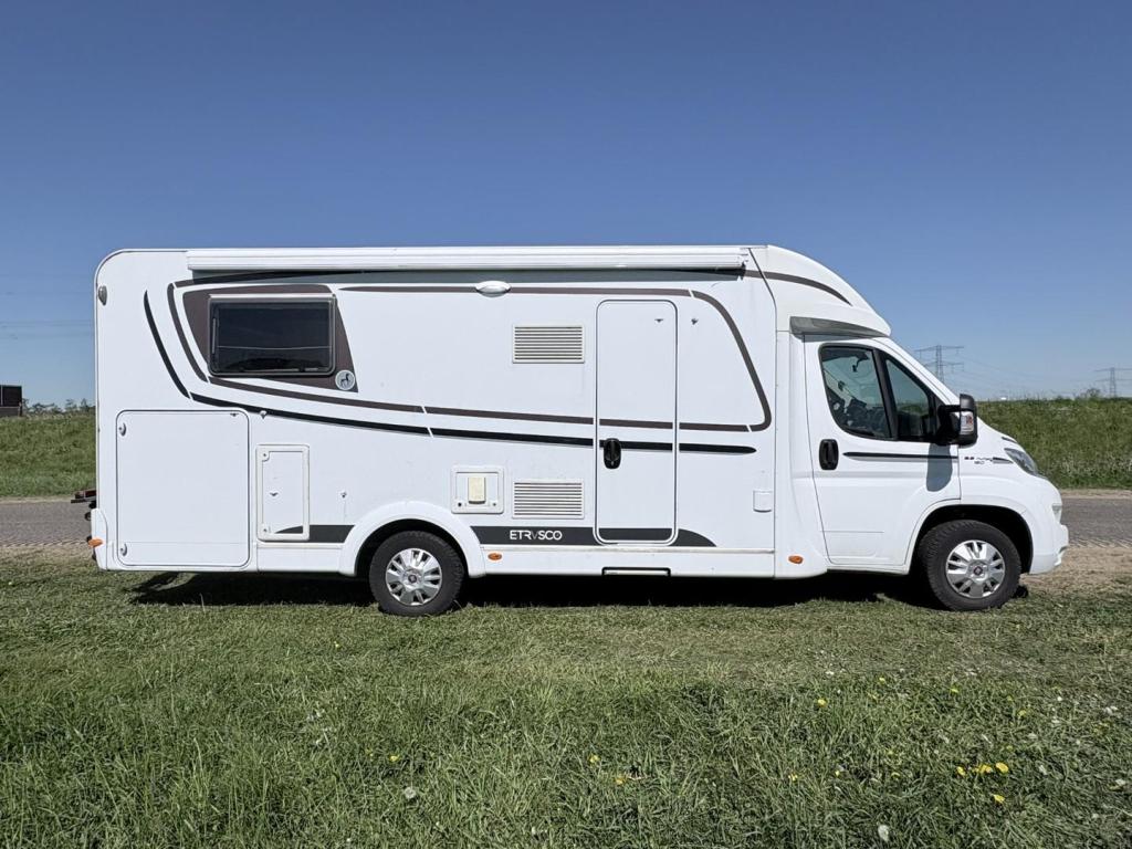 Etrusco T 7400 SB | 2018 | Lengtebedden | 5-gordelplaatsen, Caravans en Kamperen, Campers, Niet ingevuld, Ringverwarming, Fiat