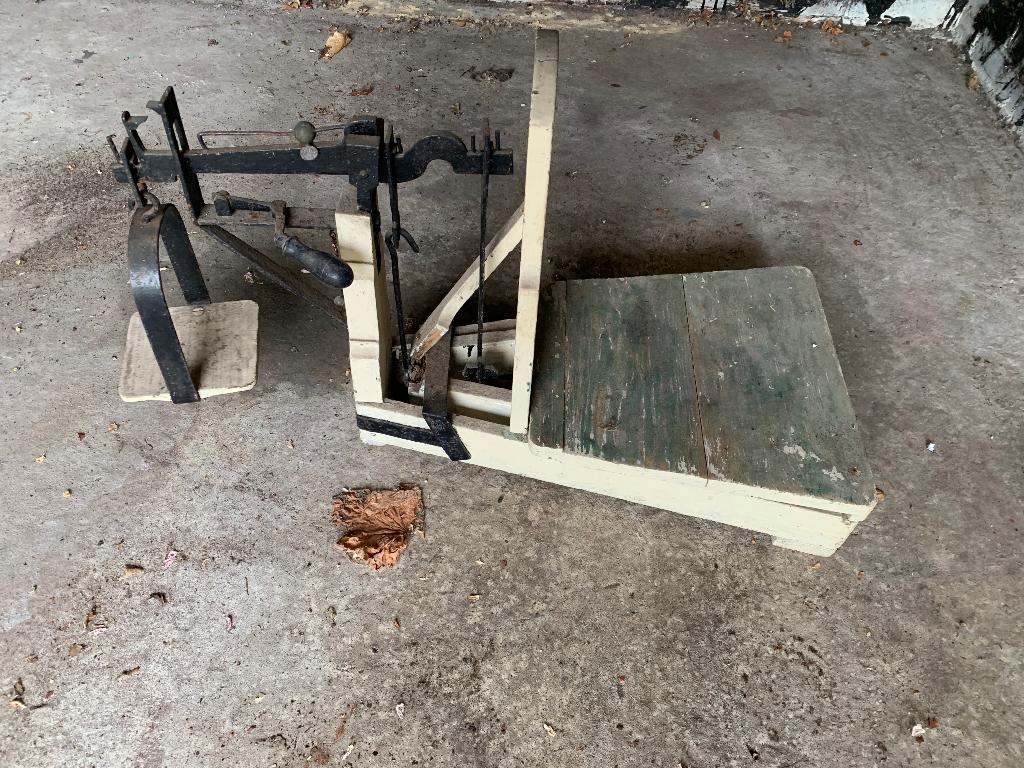 Antieke houten bascule weegschaal, Ophalen