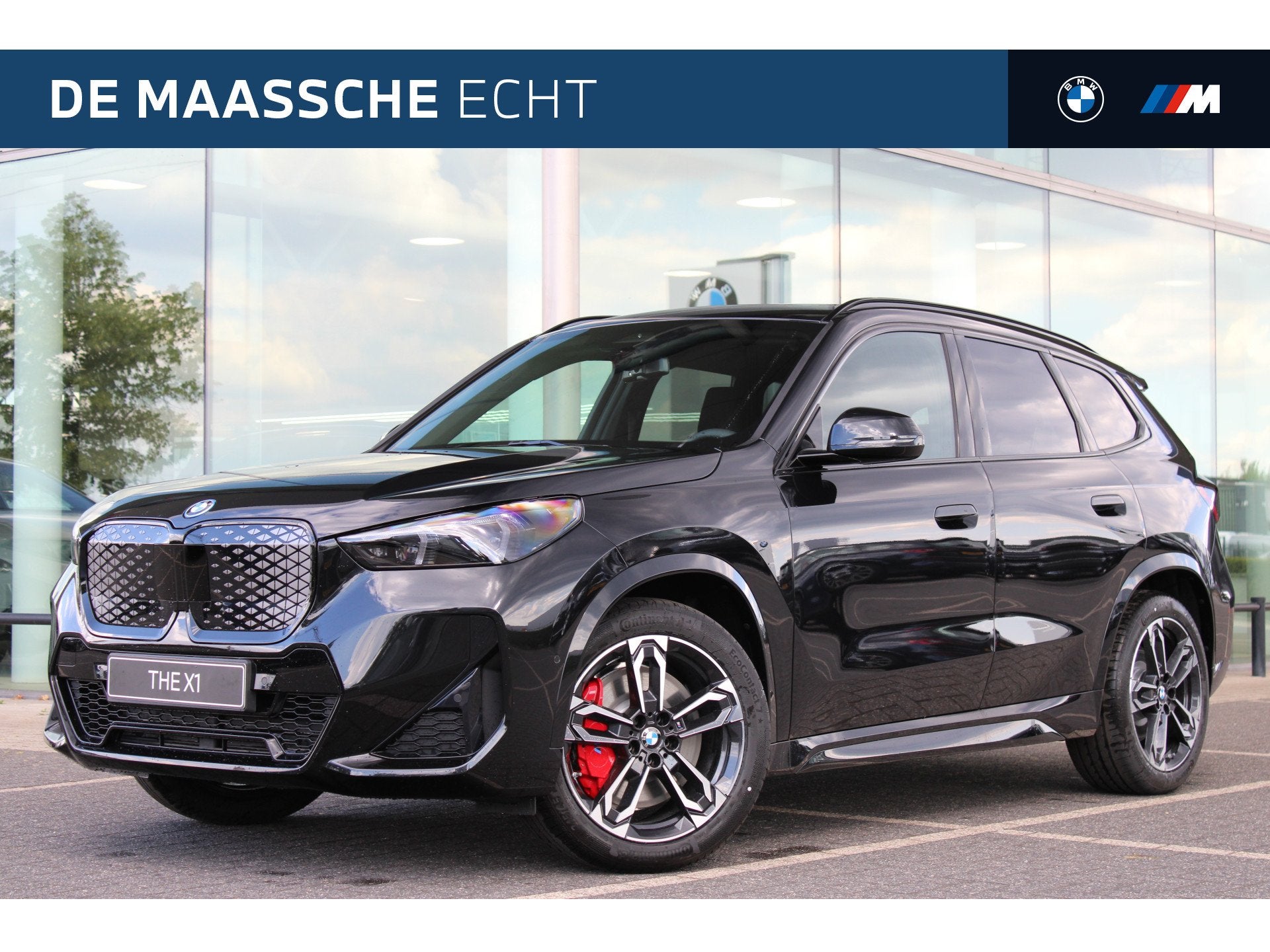 BMW iX1 eDrive20 M Sport / Panoramadak / Trekhaak / Sportsto