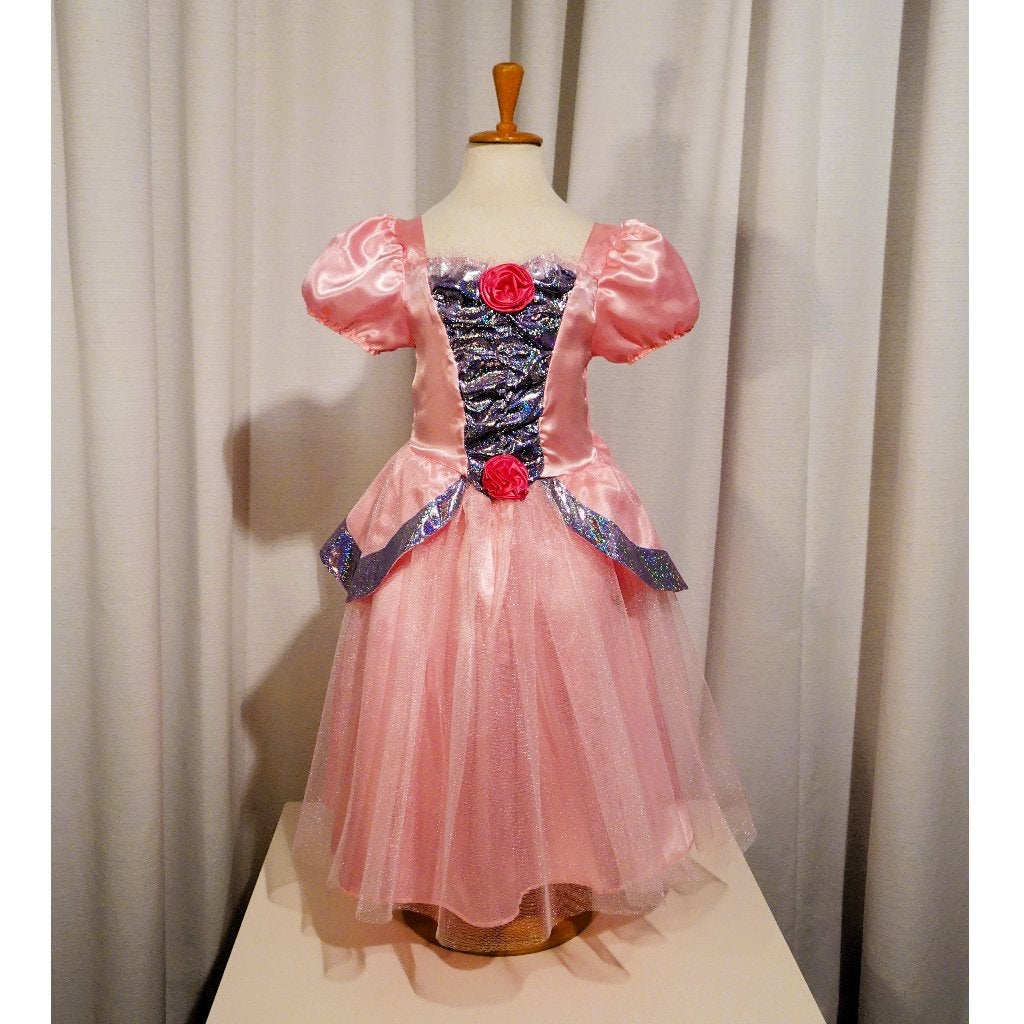 Nieuw ! Maat 134 Mooie Roze Prinsessenjurken / Tule + Rozen, Kinderen en Baby's, Carnavalskleding en Verkleedspullen, Ophalen of Verzenden