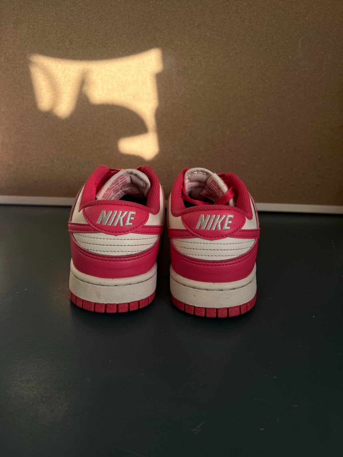 Nike Dunk Low Roze/Wit - Maat 38.5, Kleding | Dames, Verzenden, Zo goed als nieuw, Roze, Sneakers of Gympen
