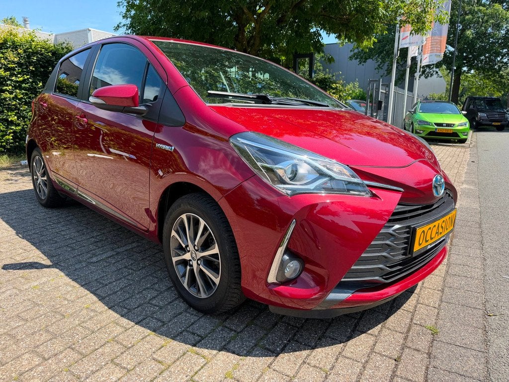 Toyota Yaris 1.5 Hybrid Dynamic Y20 jubileum uitvoering, cru, Auto's, Gebruikt, 4 cilinders, Met garantie (alle), Origineel Nederlands