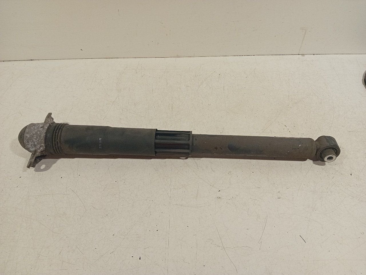 Schokbreker rechts achter Volkswagen Golf, Onderdelen@venauto.nl, Van der Ven Autorecycling B.V., Gebruikt, Ettenseweg 76, 4706 PB Roosendaal, The Netherlands
