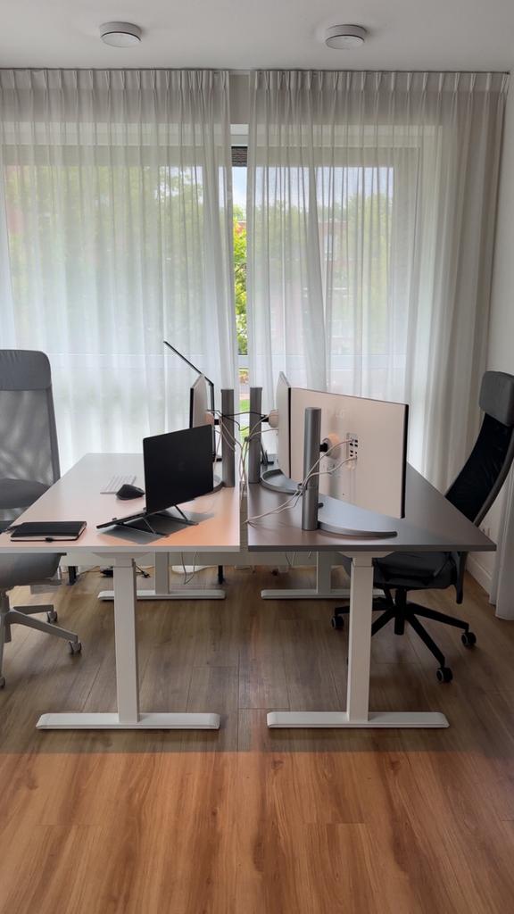Elektrisch bureau IKEA Rudolf, Ophalen, Zit-sta bureau, Elektrisch, Zo goed als nieuw