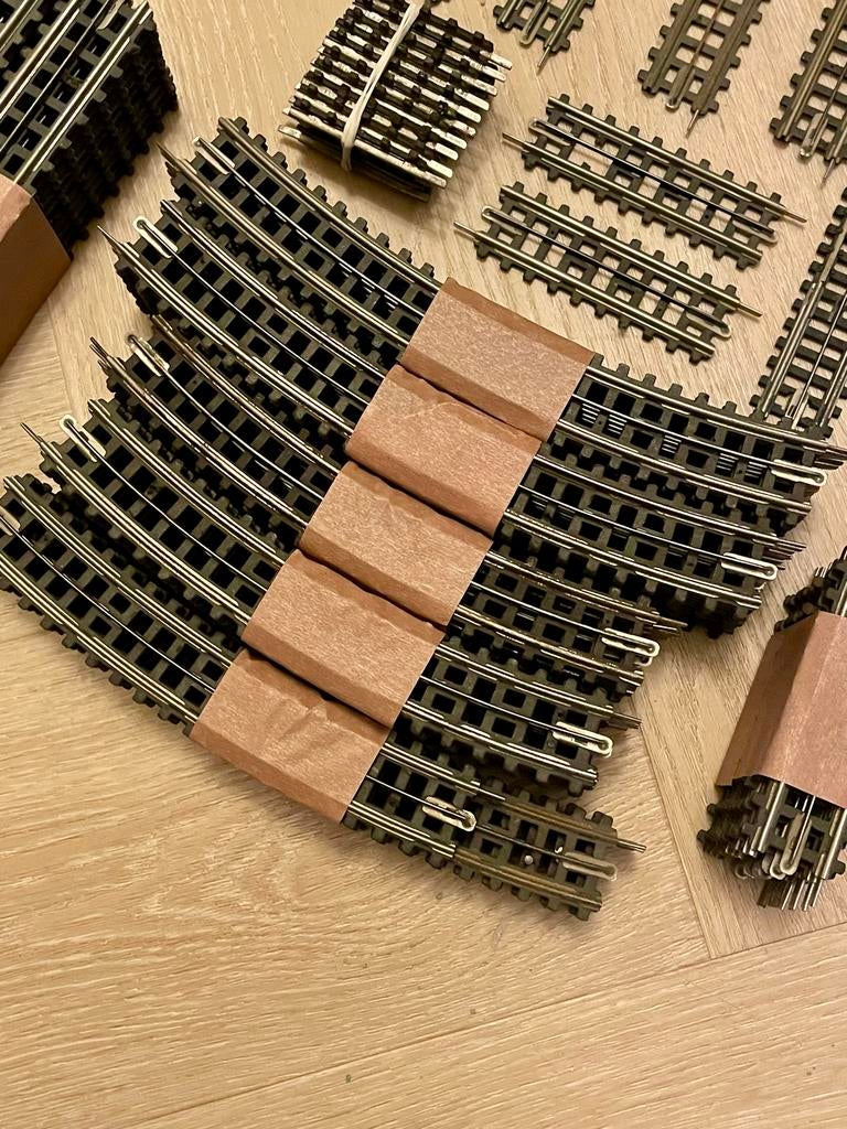 Grote partij Trix Express H0 rails - 226 stuks / 42,4 meter, Wisselstroom, Gebruikt, Trix, Rails