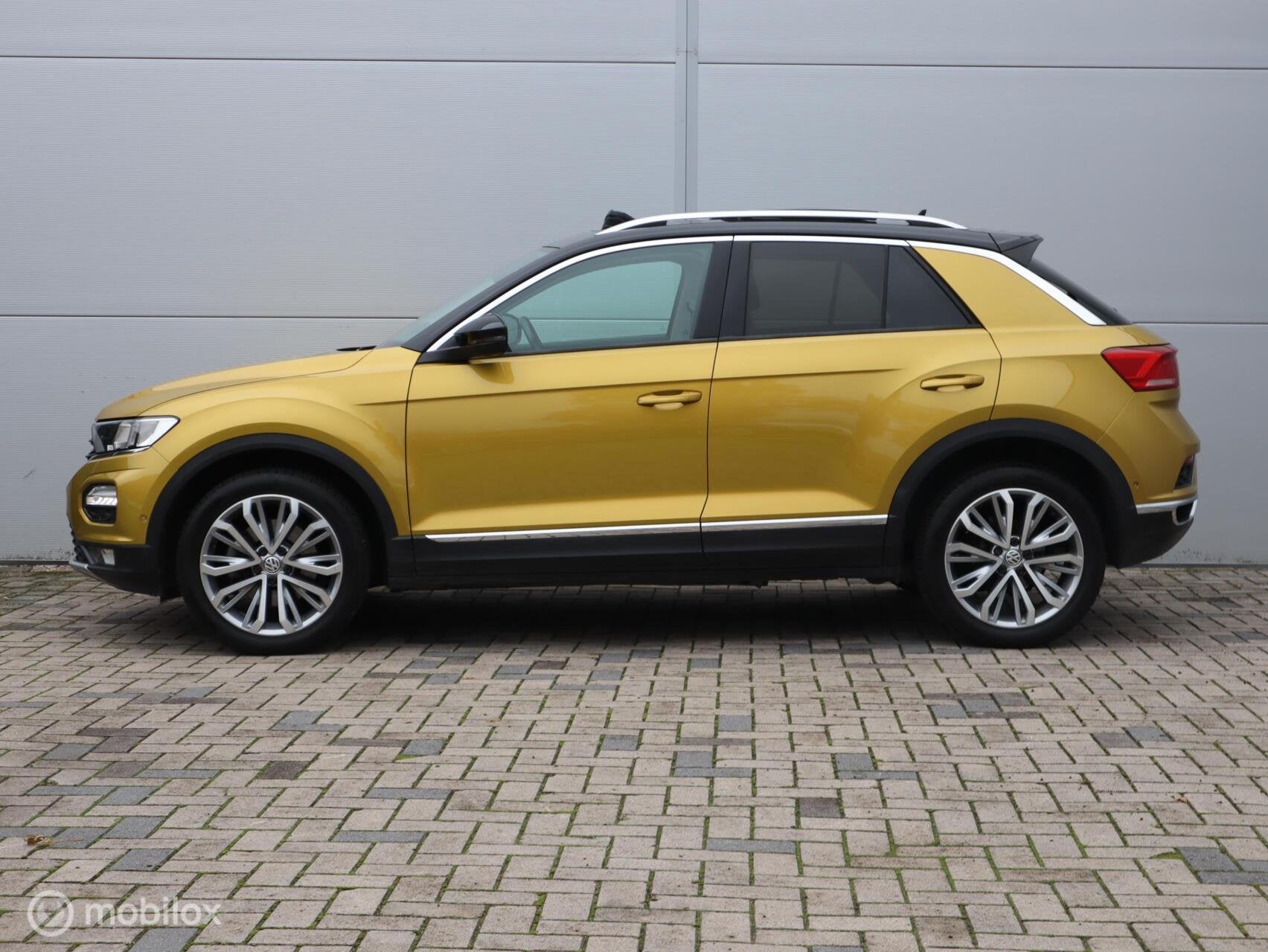 Volkswagen T-Roc 1.0 TSI Trekhaak ACC Lane PDC Pano Stoelver, Auto's, Voorwielaandrijving, Gebruikt, Euro 6, 116 pk