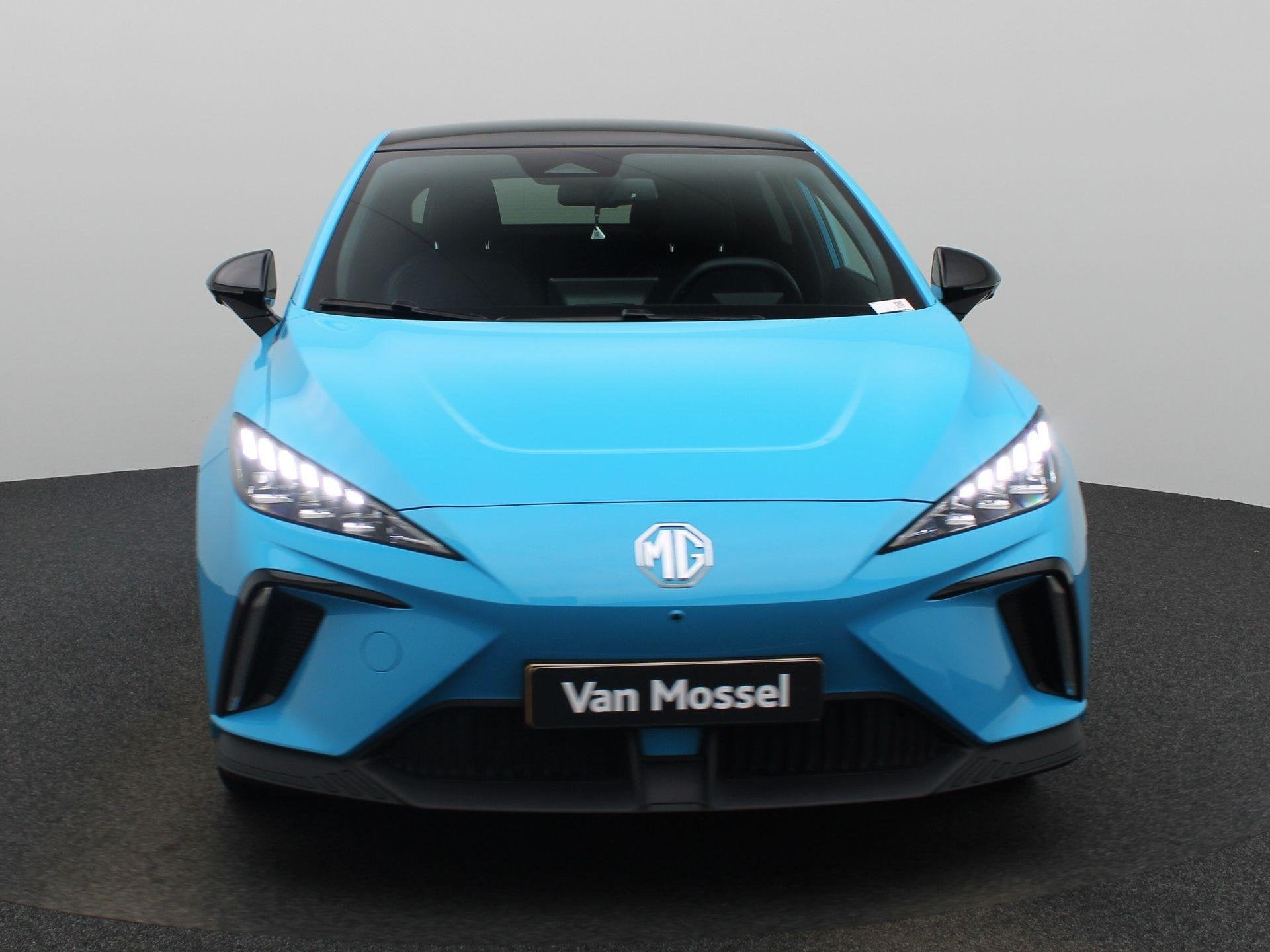 MG MG4 64 kWh 204Pk Luxury | Navigatie | Apple & Android Car, Auto's, Automaat, Gebruikt, 1675 kg, Blauw