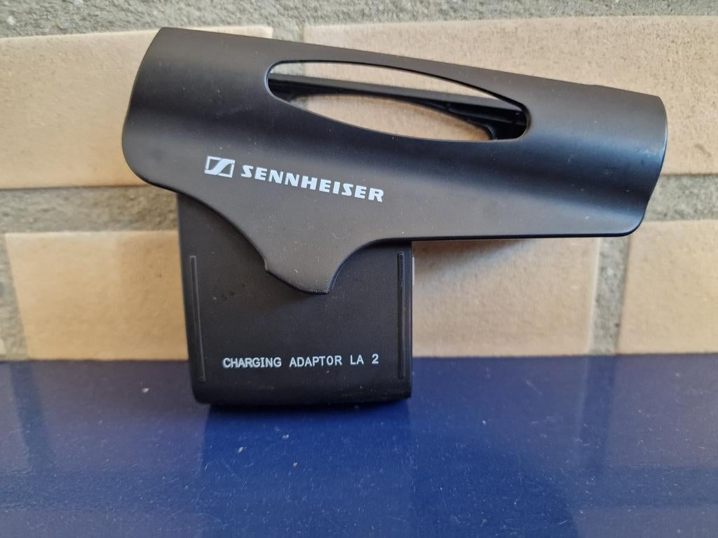 Sennheiser LA2 adaptor voor microfoons!, Ophalen of Verzenden