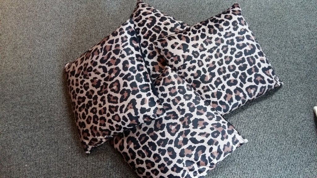 Mooie nieuwe fluweel zachte luipaard sierkussens 45 bij 45, Ophalen, Nieuw, Vierkant