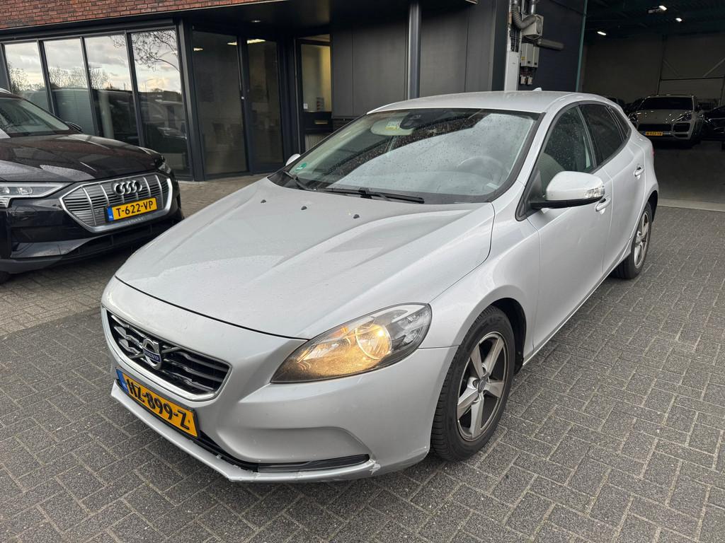 Volvo V40 1.6 D2 Momentum AUTOMAAT CLIMA CRUISE RIJDT GOED, Euro 5, Gebruikt, 4 cilinders, 700 kg