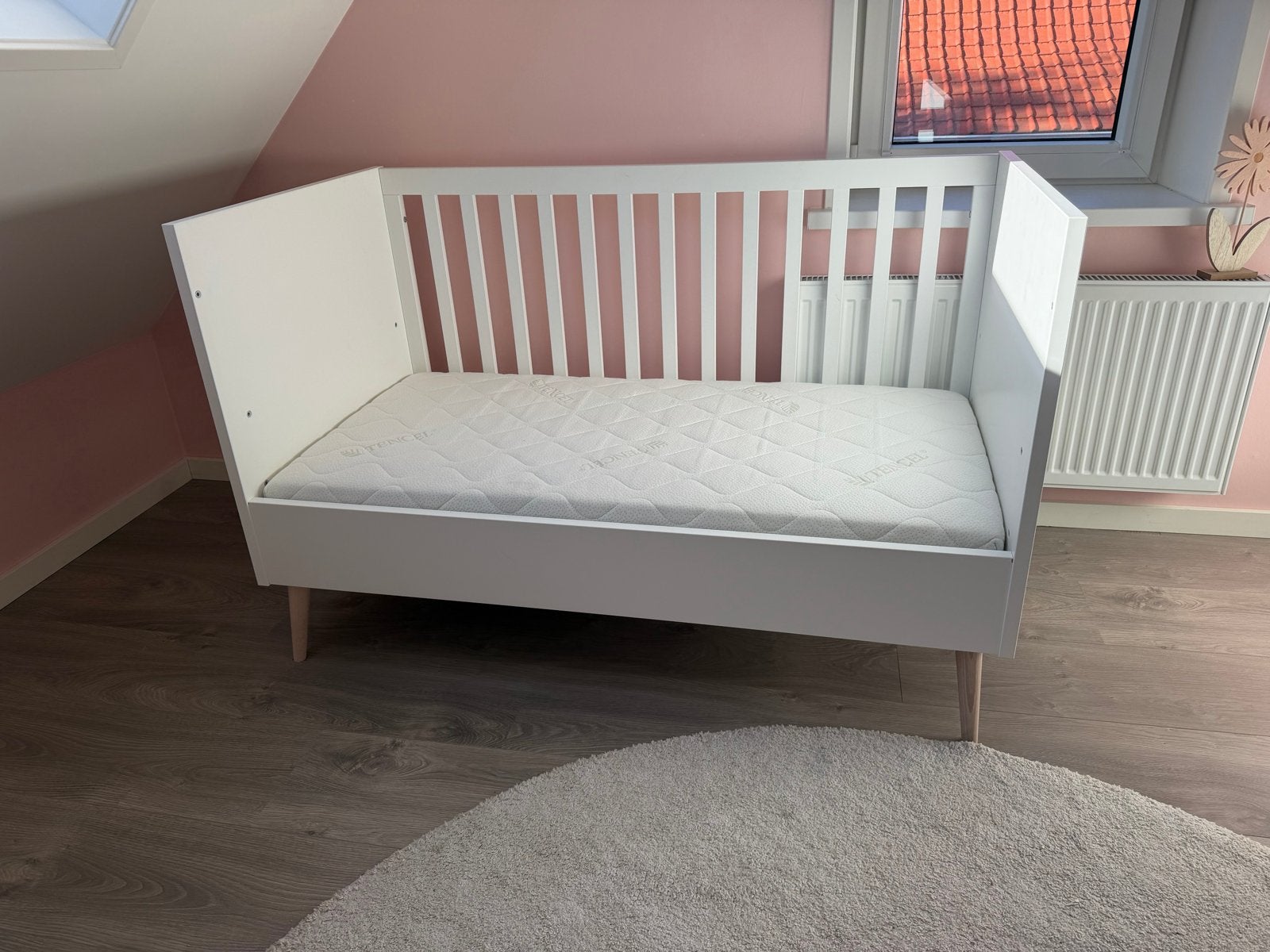 Wit ledikant met matras sterre babypark, Ophalen, Zo goed als nieuw, Ledikant