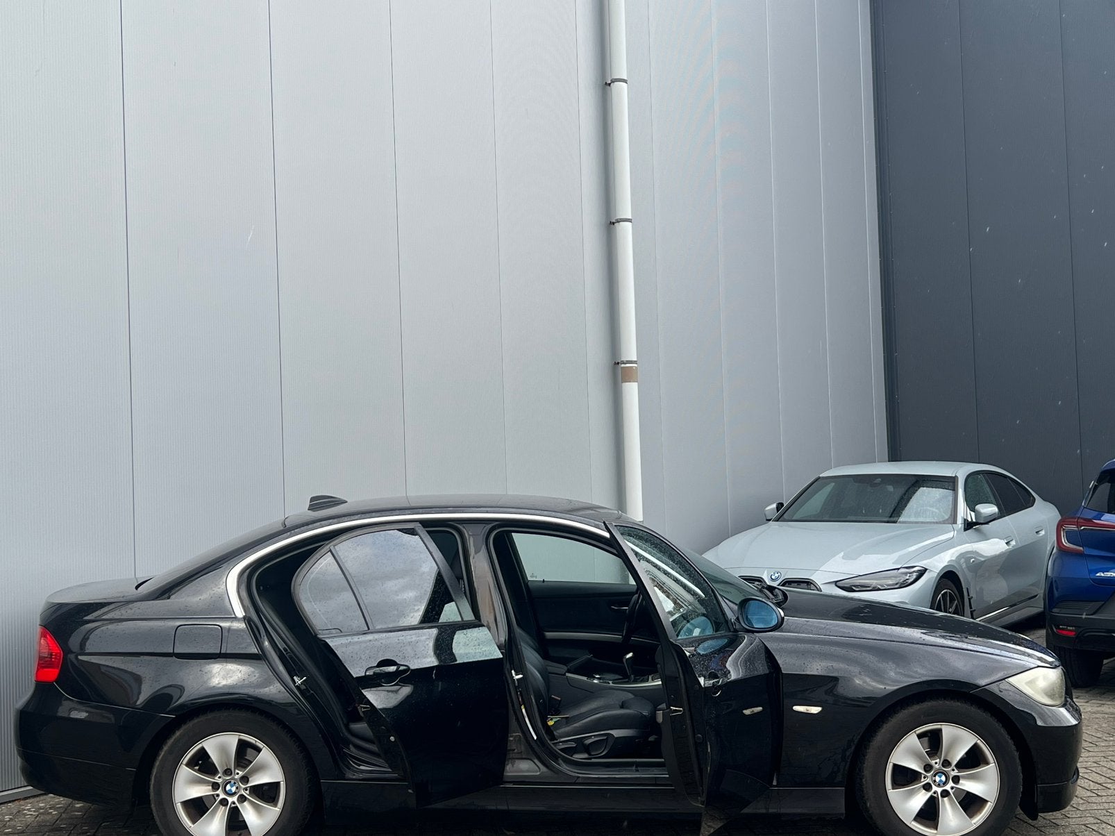 Zwarte BMW 3-Serie 318i E90 M 129PK Sedan/NieuweAPK/AC/Navi!, Auto's, BMW, Achterwielaandrijving, Zwart, 4 cilinders, 129 pk